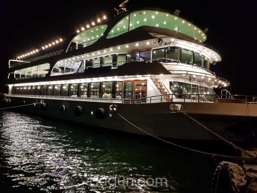 Luxury Dinner Cruise-Private Table